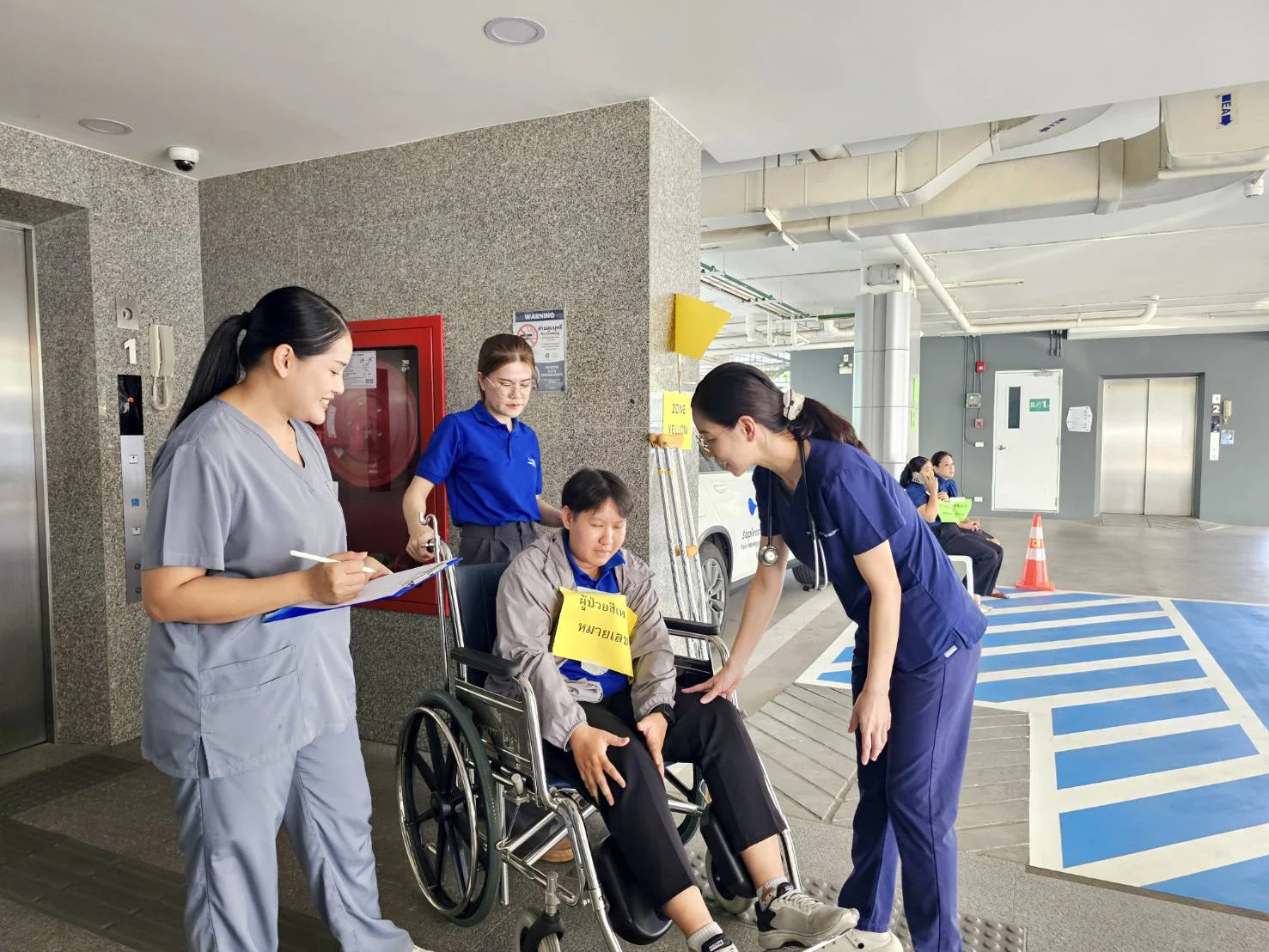 Emergency medical team training at Sapiens Hospital