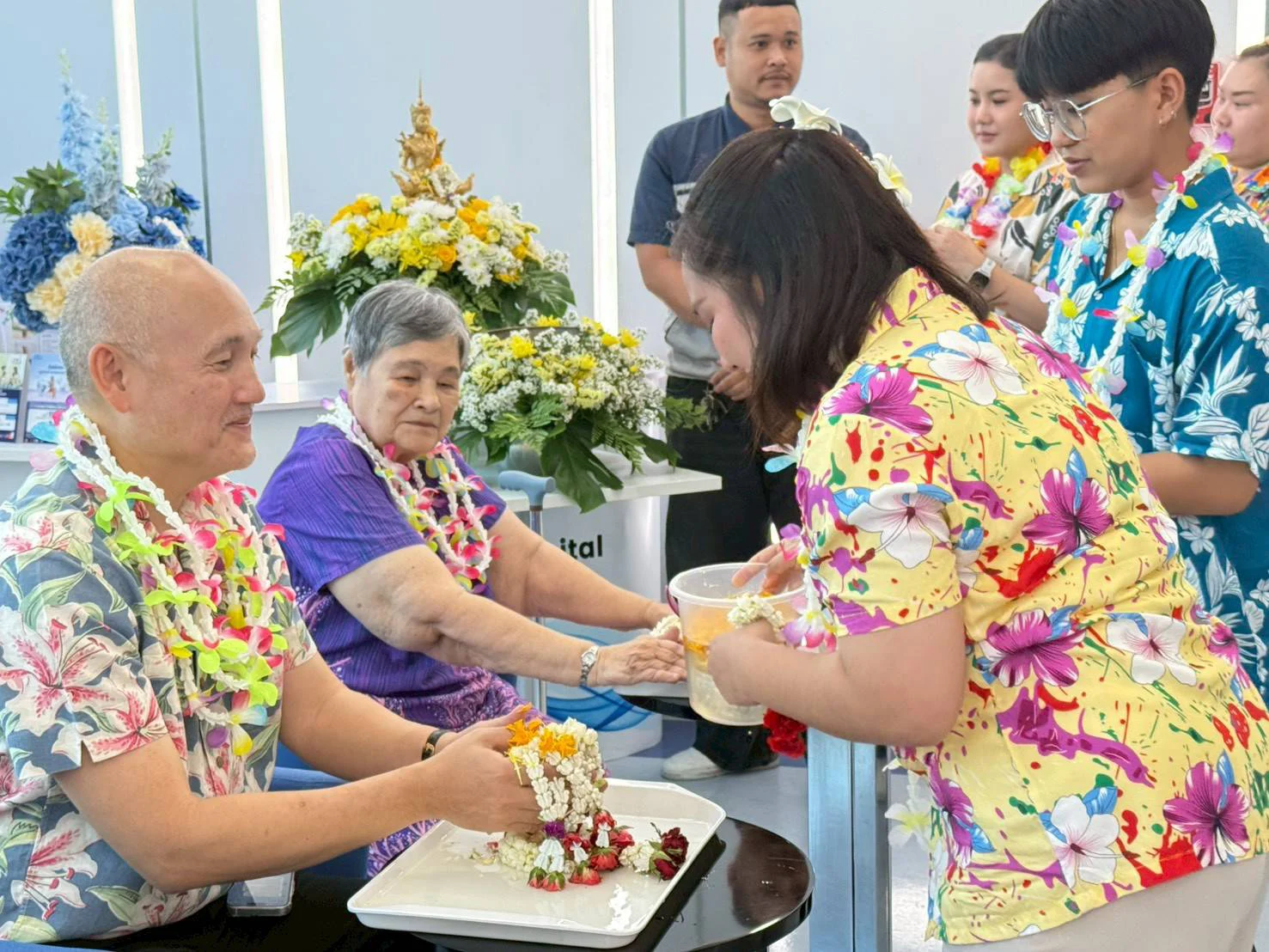 Sapiens Hospital personnel celebrate Thai New Year